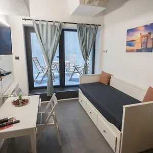 Apartment Peaceful Basement With Terrace & Free Gym, Budapest